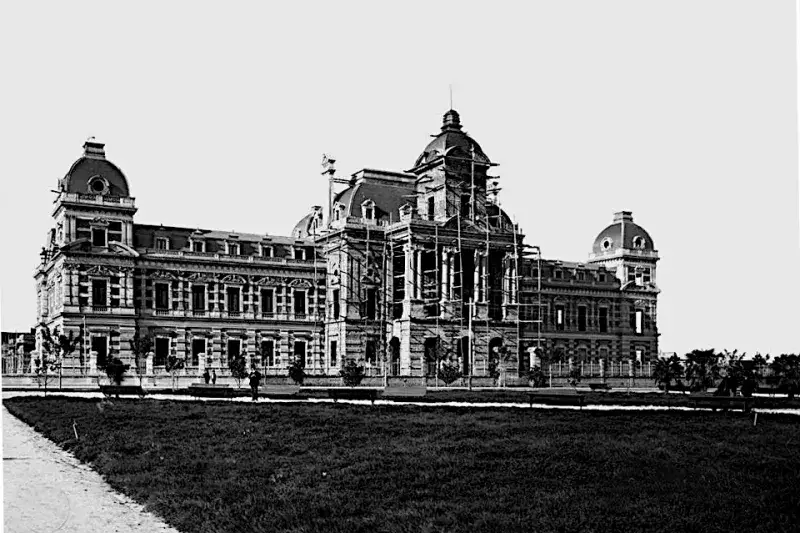 File:Casa de Gobierno de La Plata en construcción-restored.jpg