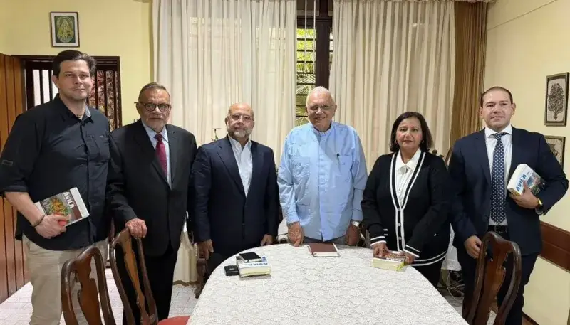 Delegación opositora dialoga con cardenal Porras sobre llevar