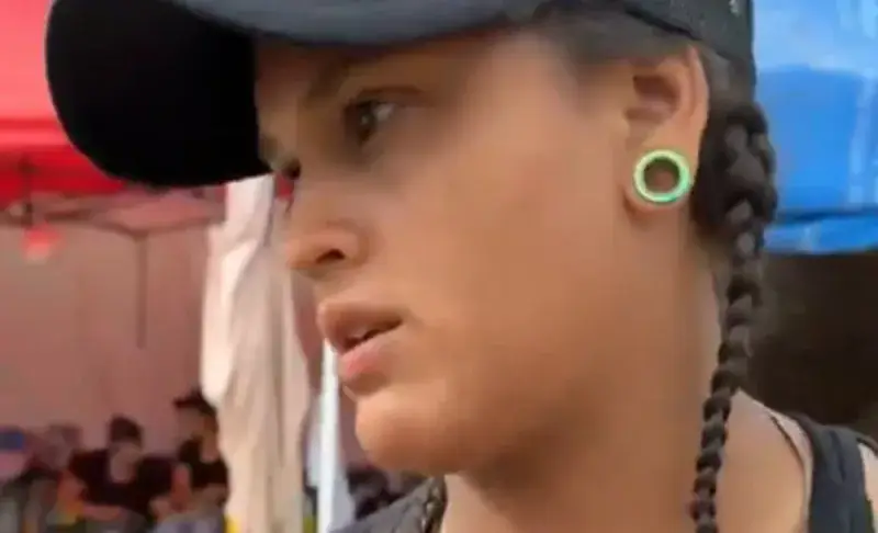 Joven sigue en Los Cocos buscando a su sobrina bajo escombros
