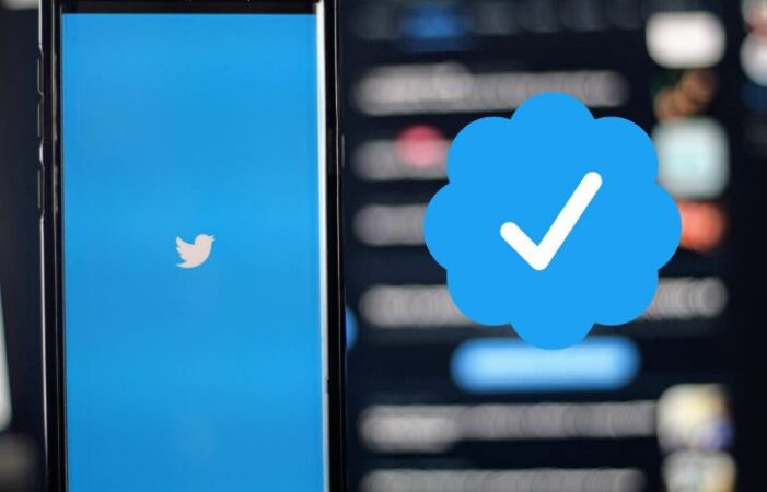 
				Elon Musk ordena que en la sección “Para ti” solo haya tuits de suscriptores de Twitter Blue			