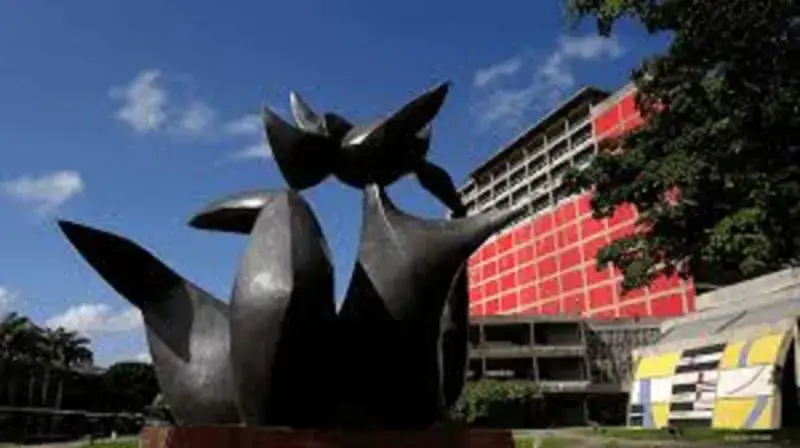 La UCV suspende clases y labores administrativas tras el doble sismo en el país