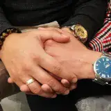 Vaticano acepta bendición de parejas homosexuales sin considerarlas matrimonio