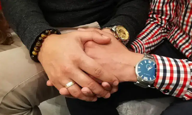 Vaticano acepta bendición de parejas homosexuales sin considerarlas matrimonio