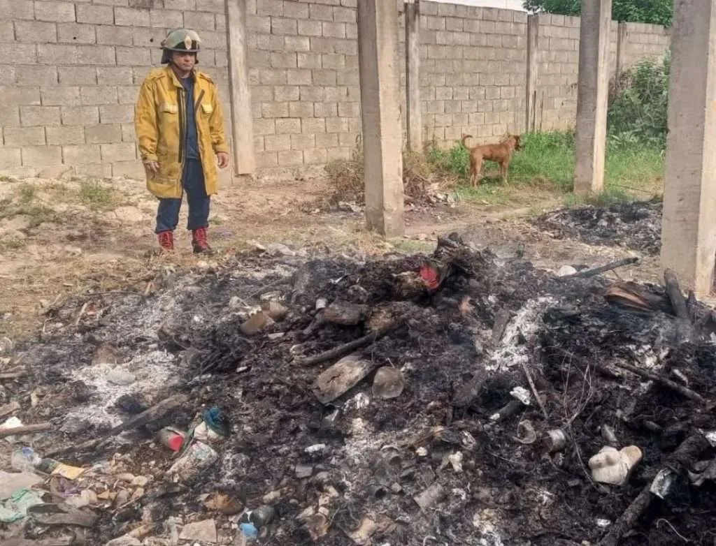 Bomberos controlan incendios forestales y de desechos en varios municipios de Trujillo