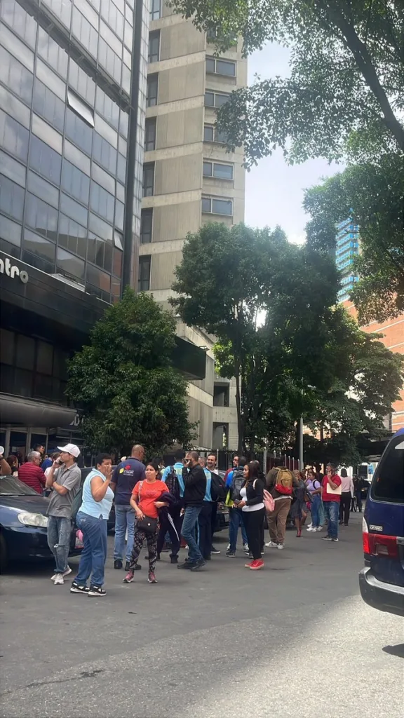 Caracas evacua oficinas y edificios tras sismo de 3,9