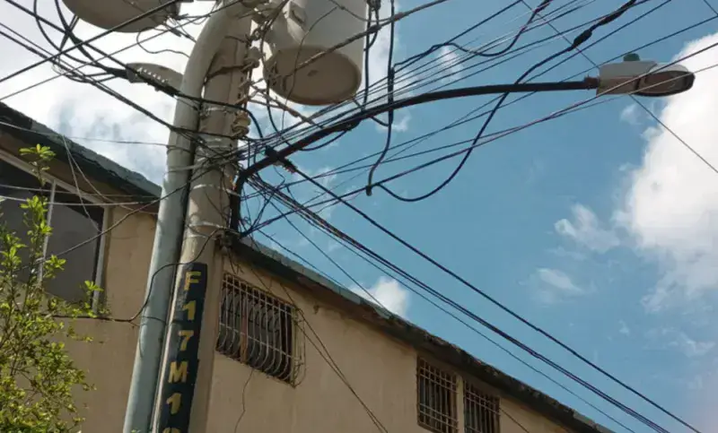 La oscuridad reina en calle de San Jacinto desde hace 18 días