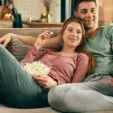 Ver televisión juntos, el secreto que un estudio asocia con matrimonios felices