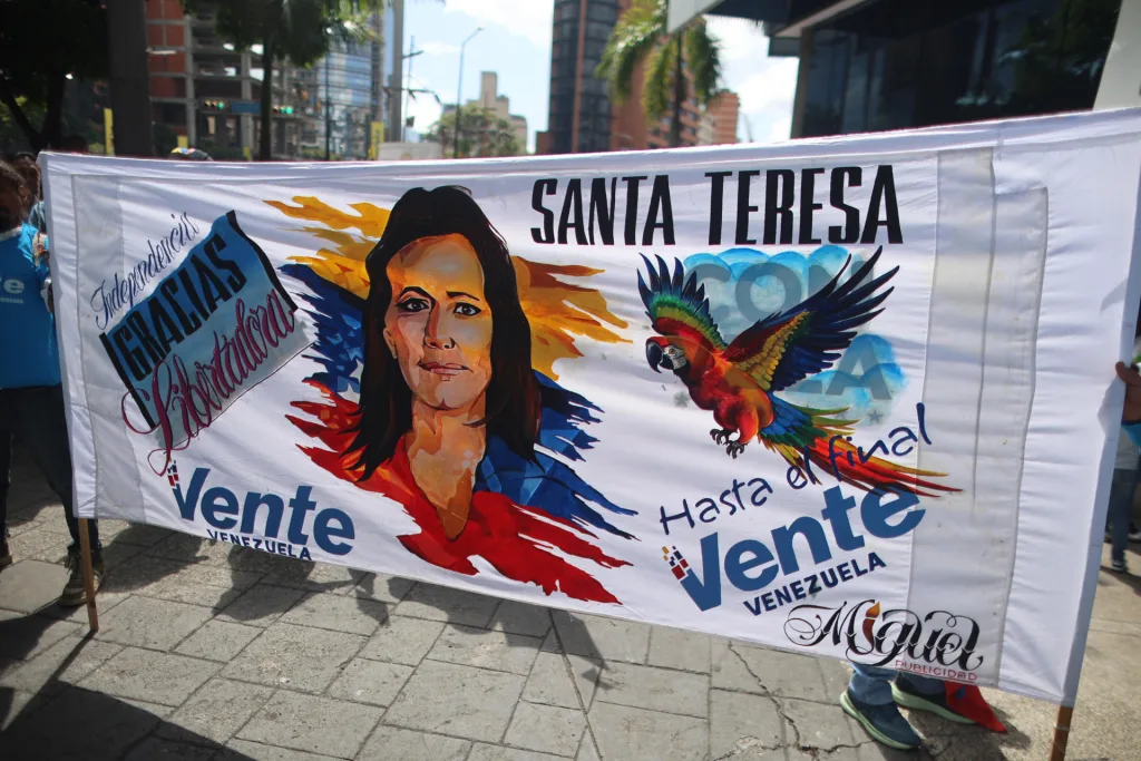 Opositores marchan en Caracas y exigen fecha electoral