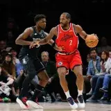 Kawhi Leonard renueva con los Raptors por tres años y 165 millones