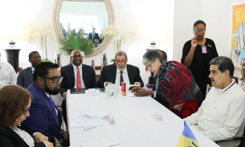 Inicia reunión entre Maduro y el presidente guyanés por el Esequibo