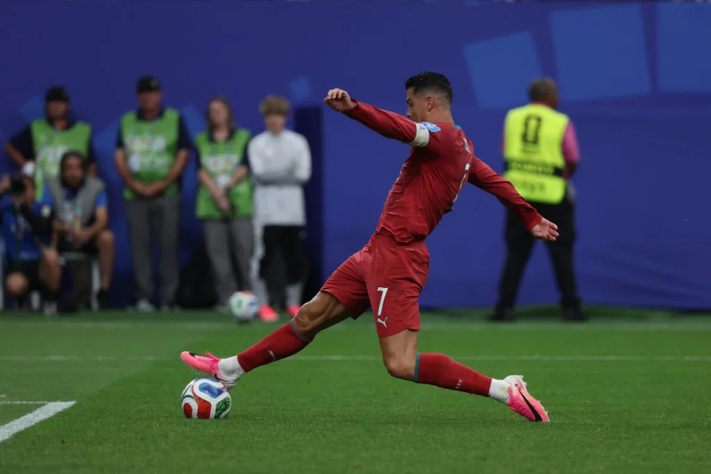 Cristiano Ronaldo se convierte en el primer jugador en marcar en seis Mundiales