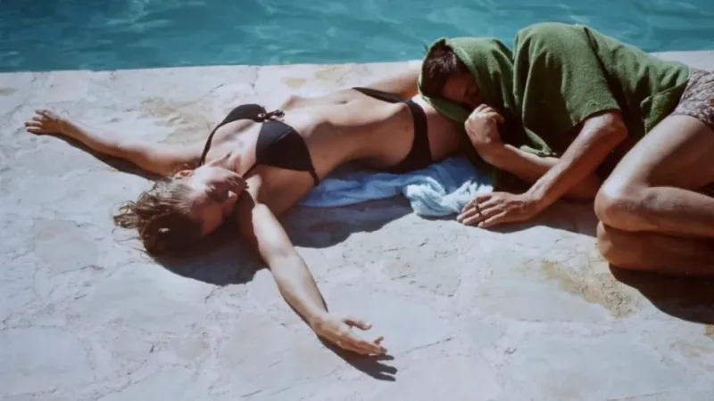 Brigitte Bardot y Sydney Sweeney, dos referencias de los bañadores y bikinis más icónicos del cine