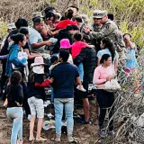 Llegan más de 2,2 millones de personas a frontera sur de EE. UU. en 2023
