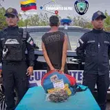 Policía municipal de Maracaibo detiene a joven por hurto de material