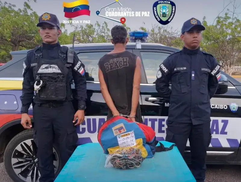 Policía municipal de Maracaibo detiene a joven por hurto de material