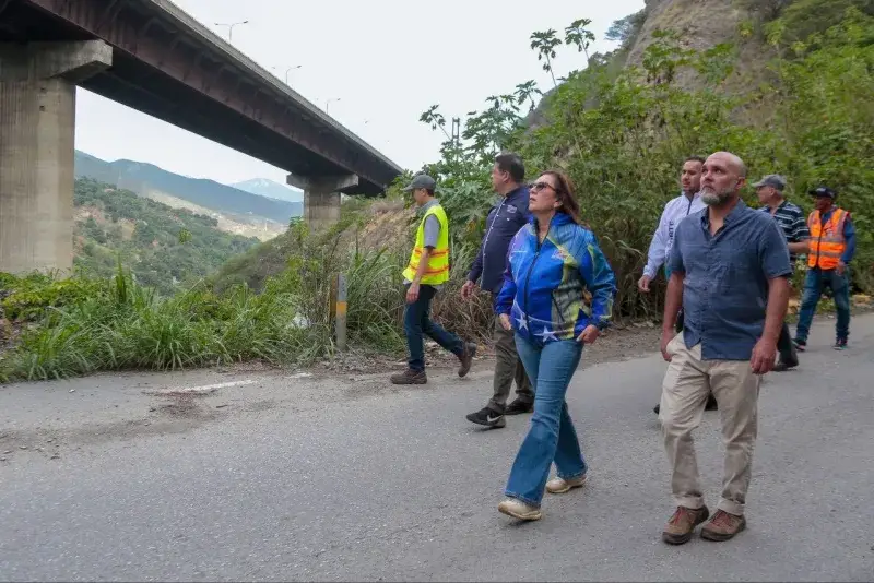 Ministerio de Transporte revisó viaductos de la Caracas-La Guaira tras doble sismo