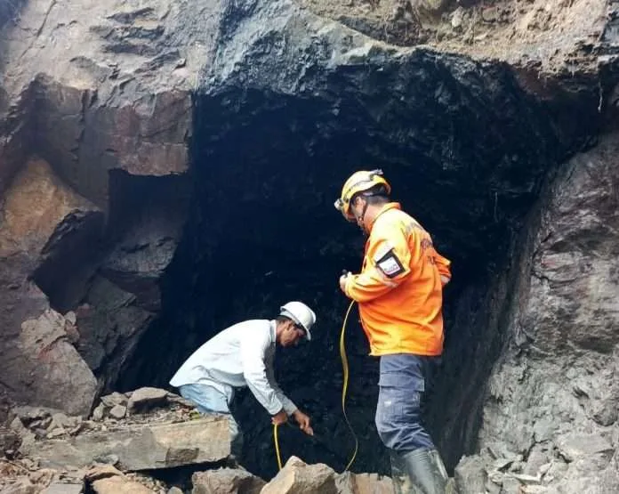 Evalúan incendio subterráneo en veta de carbón de Queniquea