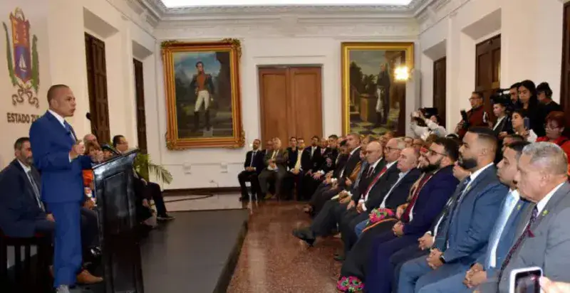 
			Rosales evaluó trabajo de la Comisión de Acuerdo Humanitario para el sistema eléctrico del Zulia		