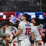 Chris Sale llega a 200 ponches y los Bravos superan a Rojos