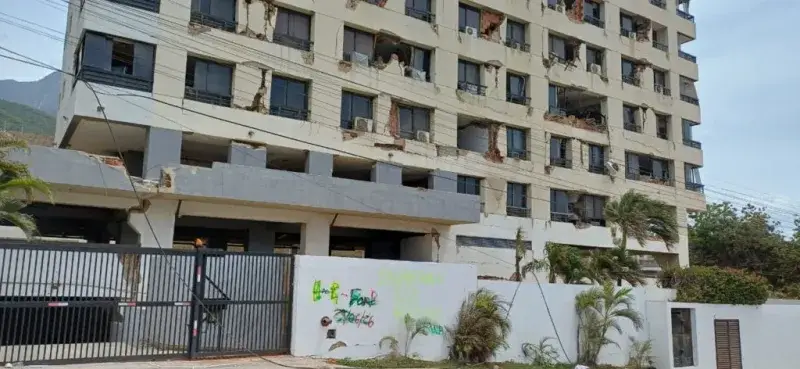 Familias exigen recuperar cuerpos de víctimas del terremoto