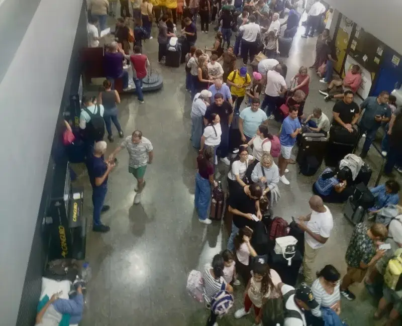 Viajeros de Caracas pagan hasta 150 dólares por traslado
