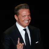Luis Miguel anuncia gira de 43 conciertos para 2023