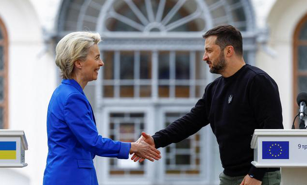 Ursula von der Leyen visita Kiev para negociaciones de adhesión