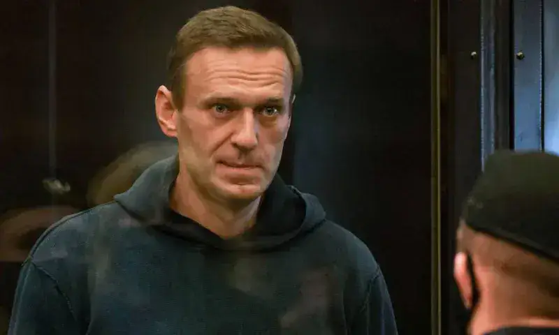 Opositor ruso Navalny es trasladado a lugar "desconocido"