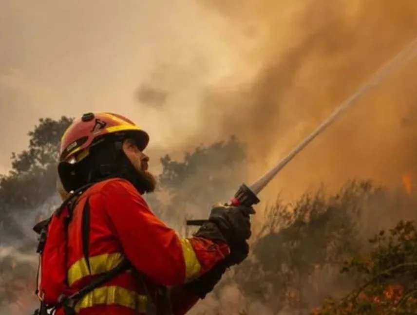 Fuego en Castellón arrasa 10.000 hectáreas y sigue activo