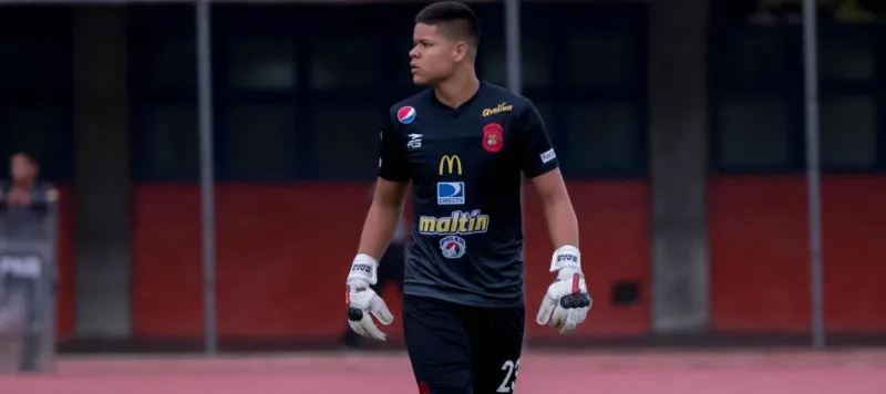 Wilbert Hernández seguirá en el Caracas