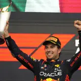 Pérez vence a Verstappen en Azerbaiyán