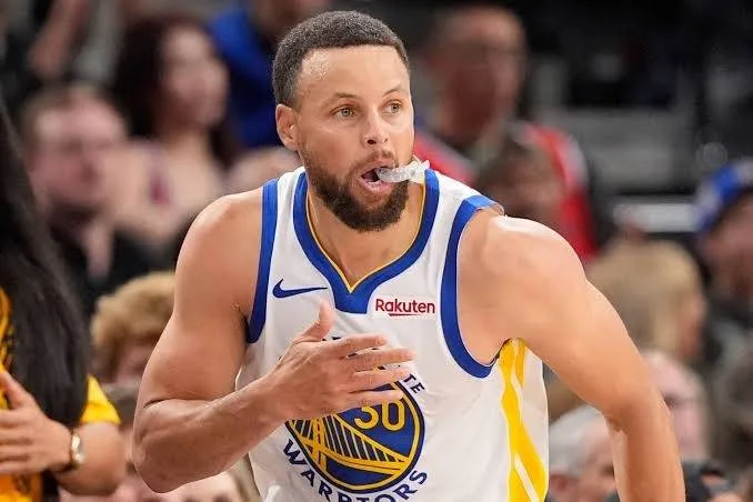 Warriors firman a Curry un contrato de dos años por 136,7 millones