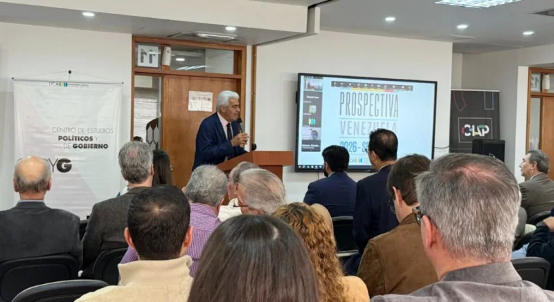 Expertos prevén economía más estable en 2026, pero sin apertura democrática