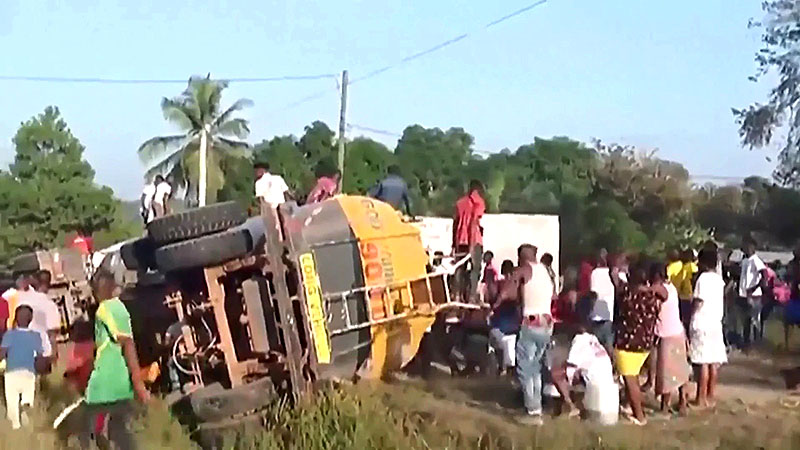 40 personas murieron tras explosión de un camión cisterna con gasolina (Video)