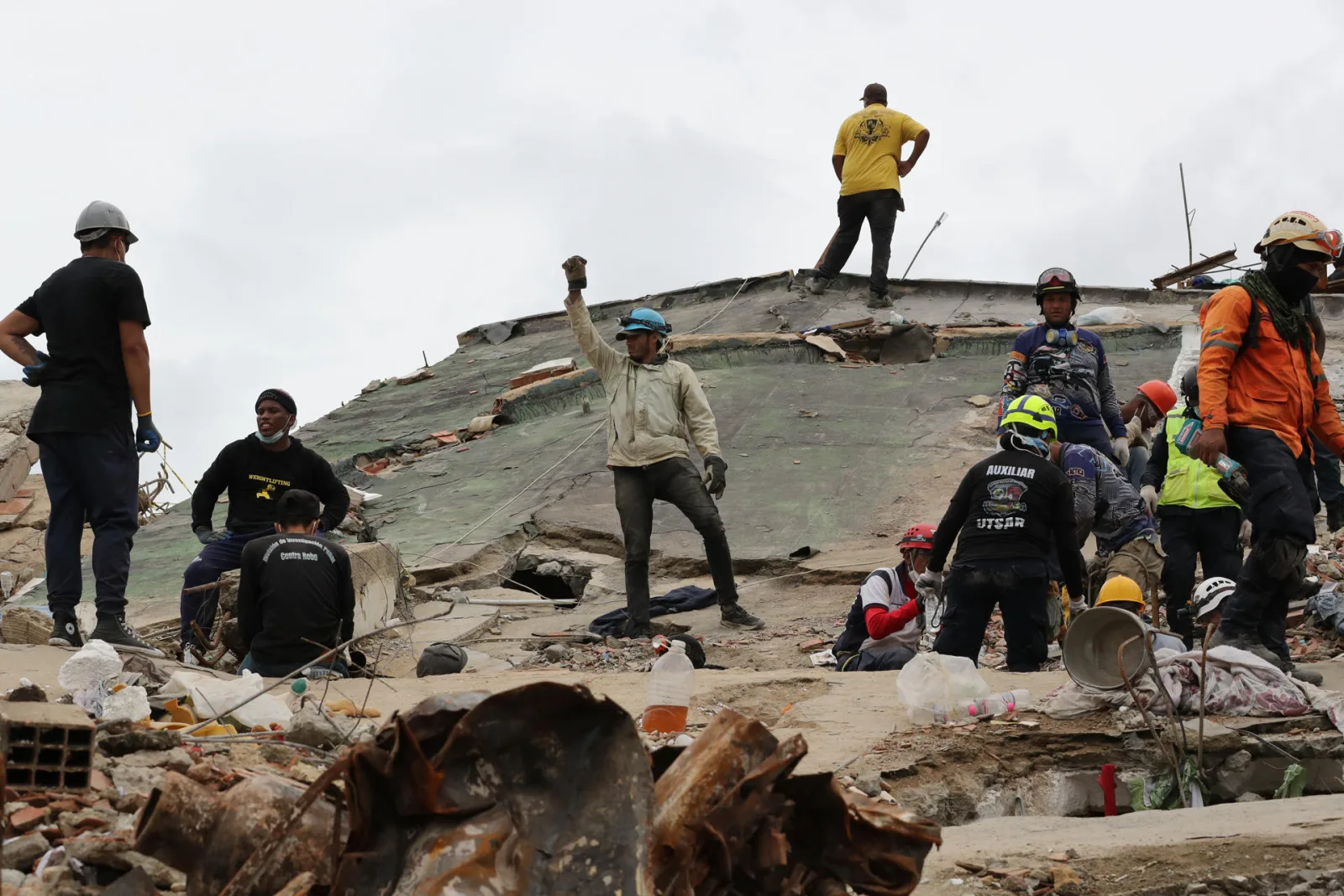Sigue la angustia por sobrevivientes tras nueve días de los sismos en La Guaira