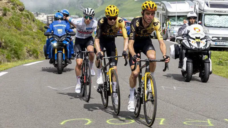 Tadej Pogacar, Jonas Vingegaard y Sepp Kuss.