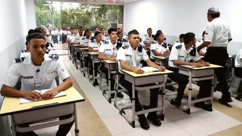 UNES separa a cuatro alumnos en Barinas por video con licor