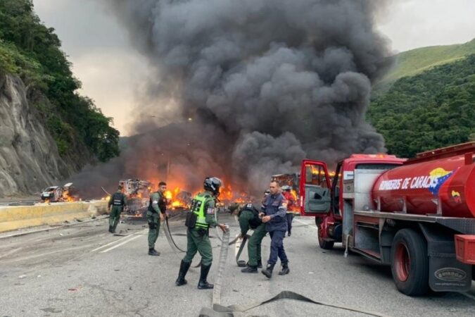 Asciende a 20 la cifra de fallecidos de la tragedia en la autopista Caracas-Guarenas: Román Camacho