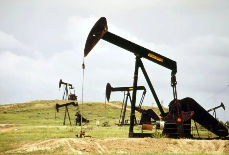 Jun. 1973: Oil wells near Teapot Dome, Wyoming (Boyd Norton / Documerica)