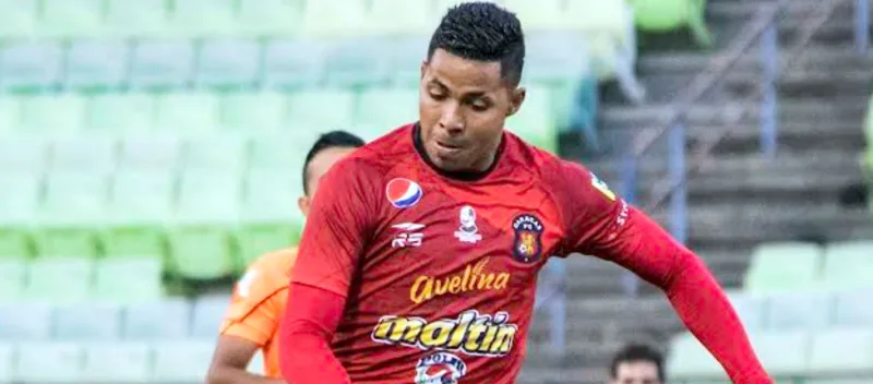 Richard Celis no seguirá en el Caracas FC