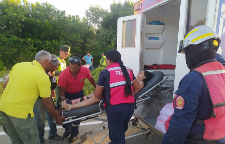 
			Hombre y mujer heridos tras volcarse el vehículo donde iban en Lara-Zulia		