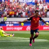 Oyarzabal lidera a España con doblete y la mete en octavos