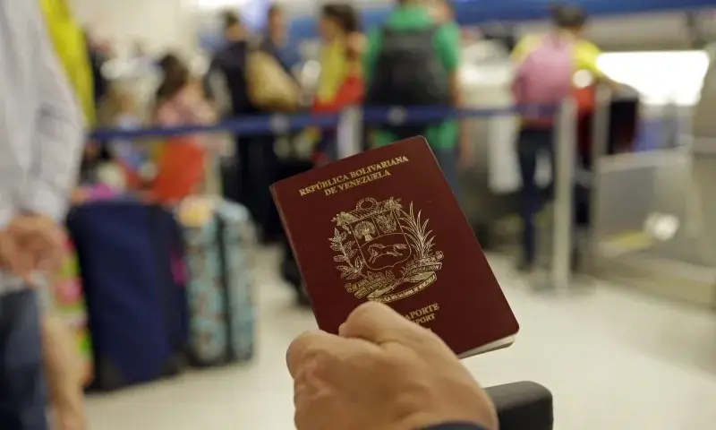 Venezolanos en Chile podrán regresar con pasaporte vencido