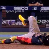 Acuña Jr. abandona encuentro ante Marlins tras fuerte pelotazo