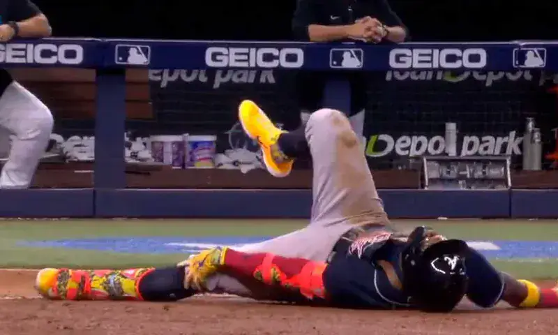 Acuña Jr. abandona encuentro ante Marlins tras fuerte pelotazo