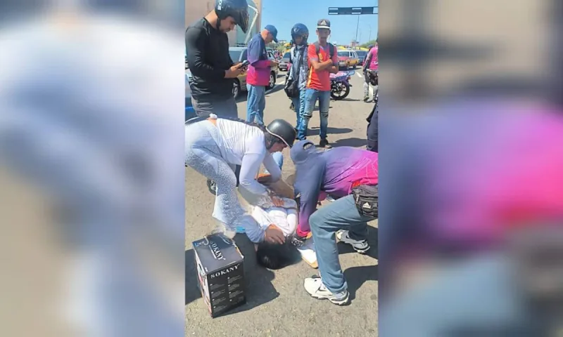 Mujer resulta herida al ser impactada por una moto cerca del paso peatonal entre Cima y Gran Bazar