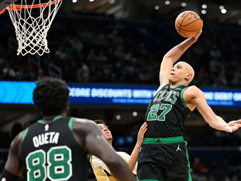 Jordan Walsh seguirá en Boston hasta la campaña 2029-2030