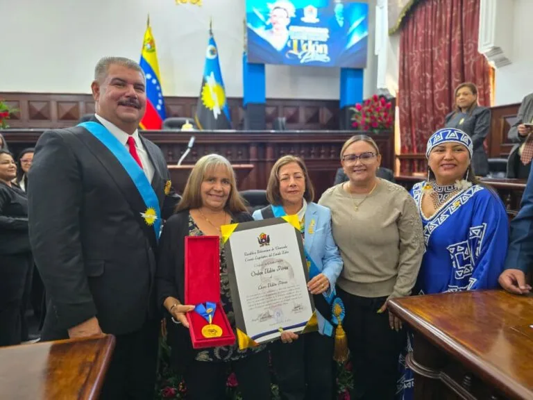 Zulia honró a Udón Pérez con actos y orden póstuma